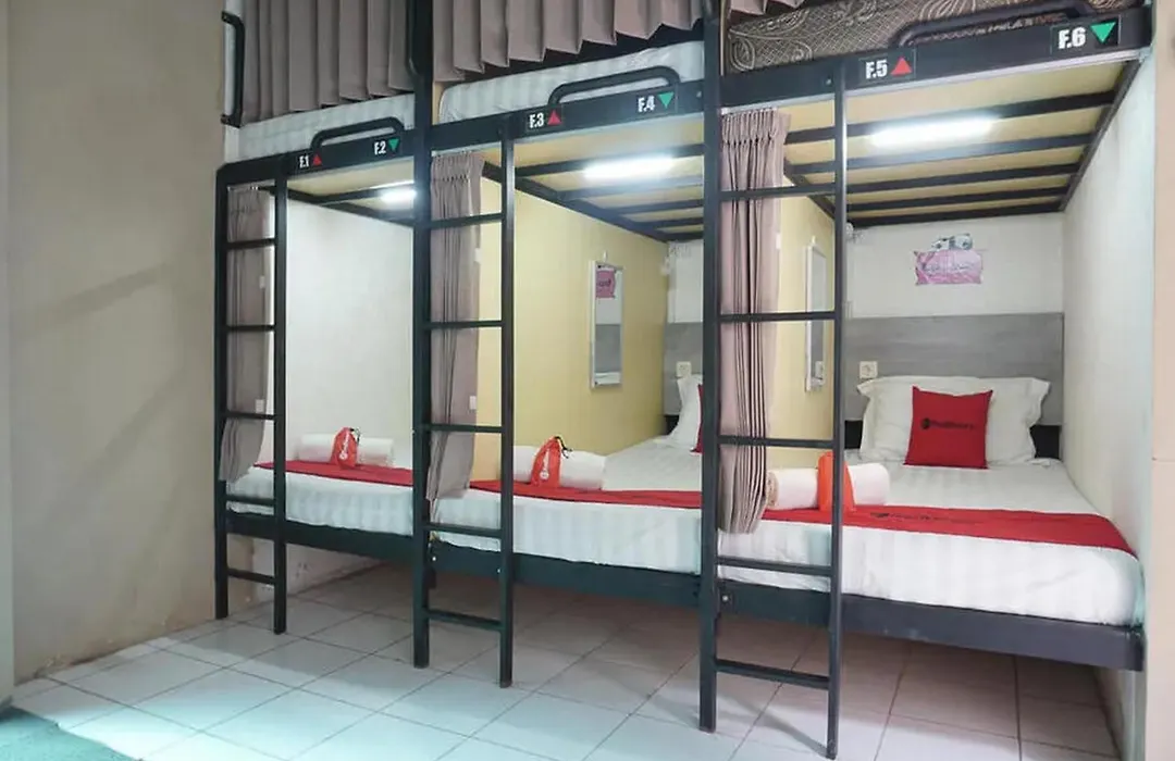 RedDoorz near Museum Angkut Batu 2-1